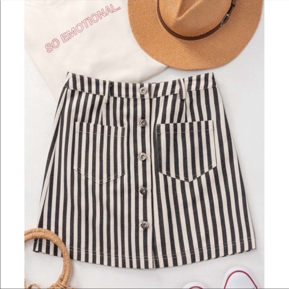 Striped Button-Down Mini Skirt - Picture 4 of 7